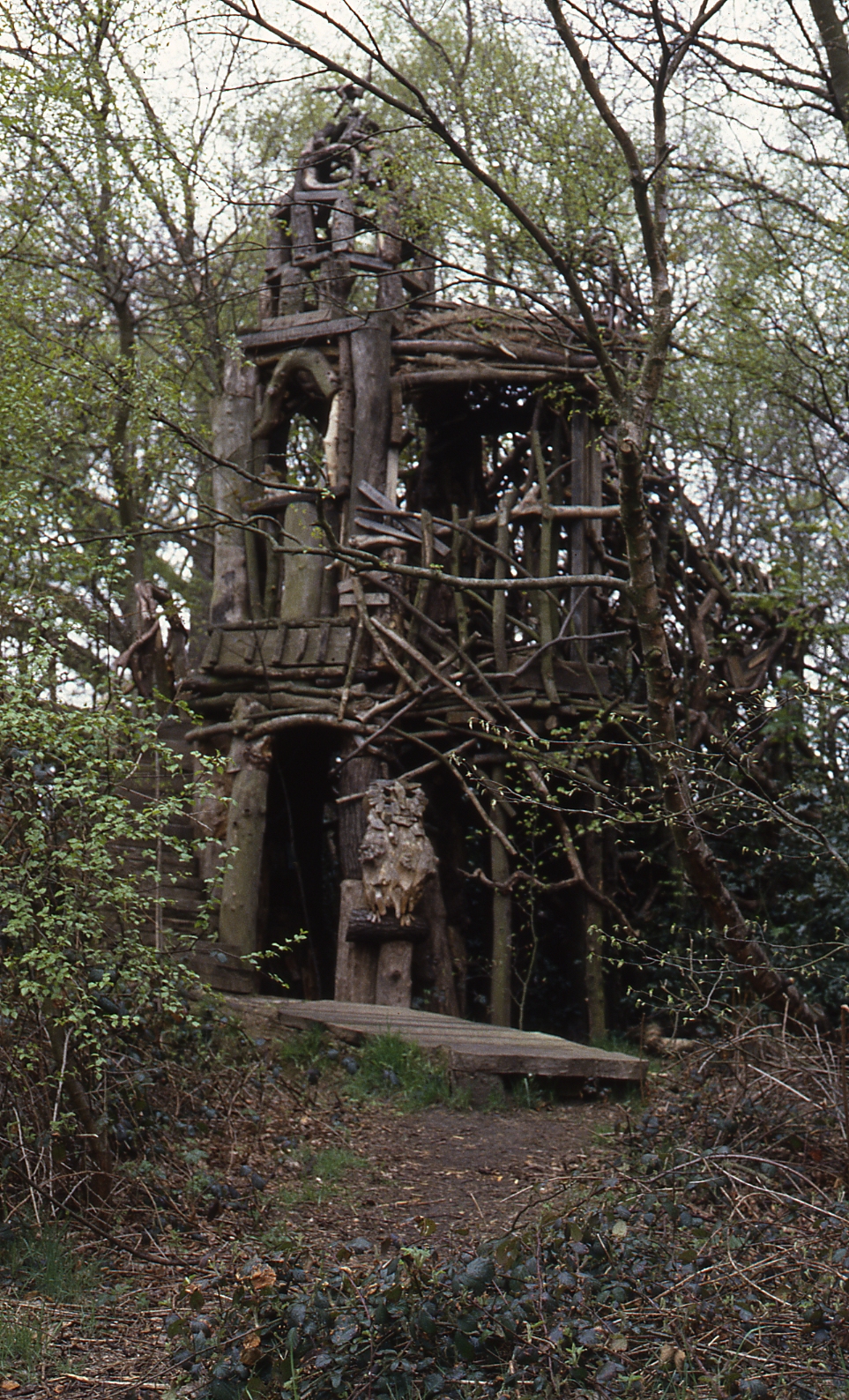 Outsider Environments Europe: Ben Wilson, Wooden structures and decorated  chewing gum